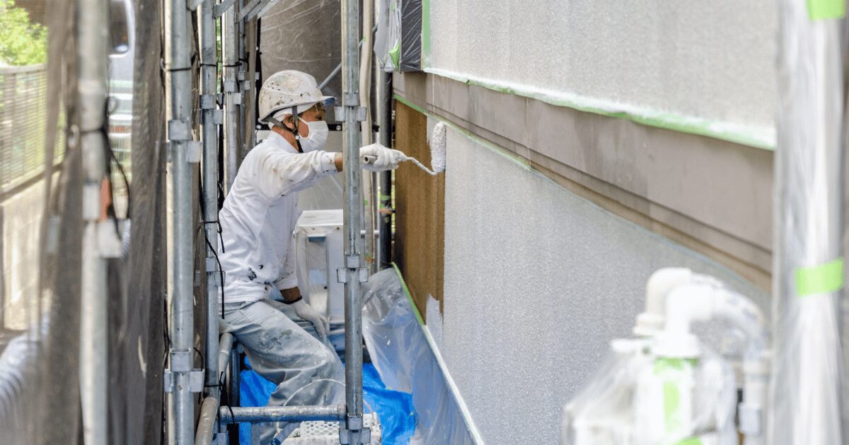 塗膜が全体に劣化したら外壁塗装で保護する