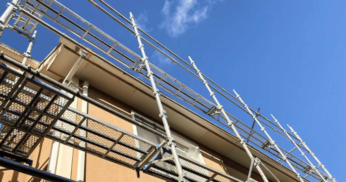 全面工事は塗装、カバー工法、張り替えで費用と耐久が変わる