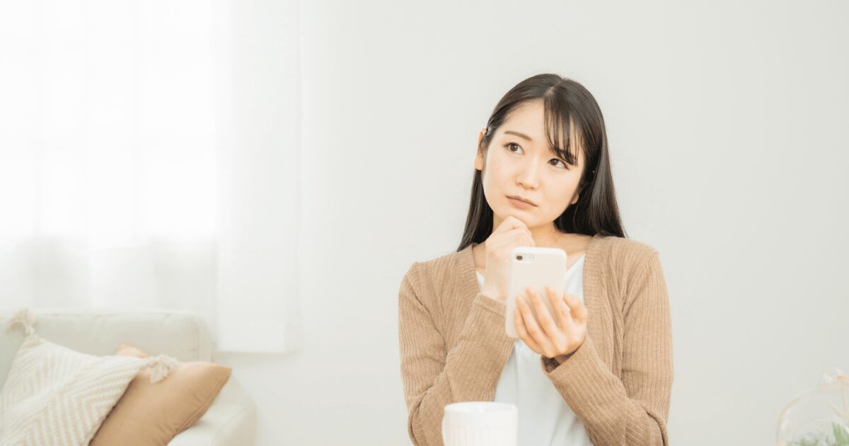 悩む女性